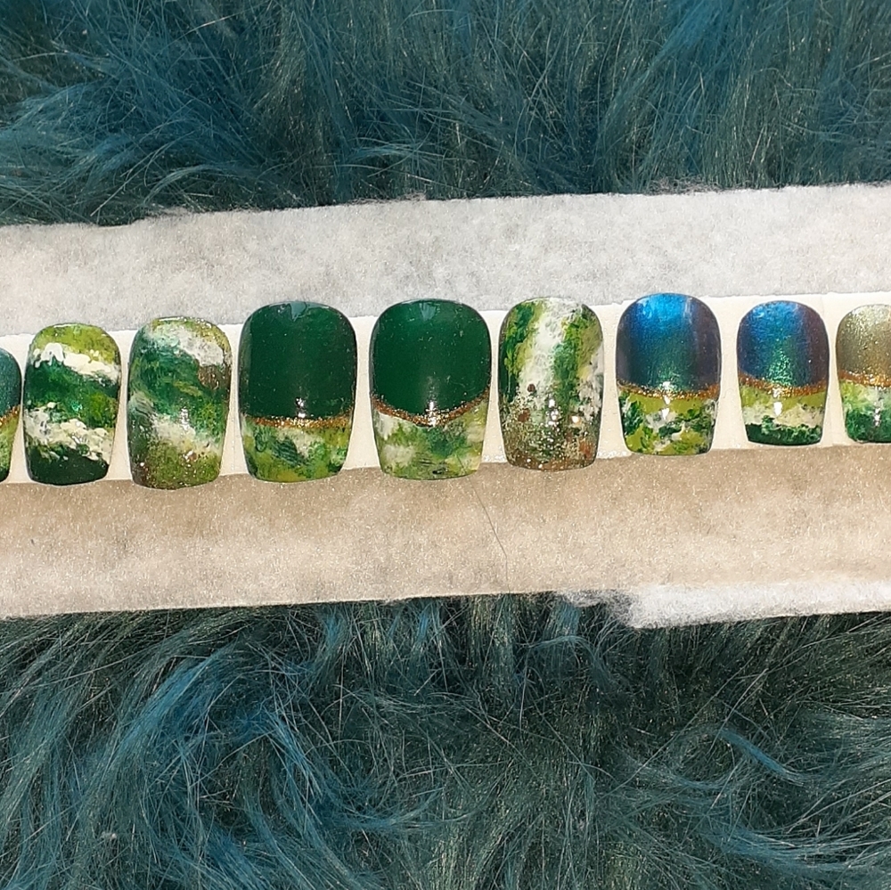 Set of hand designed press on nails